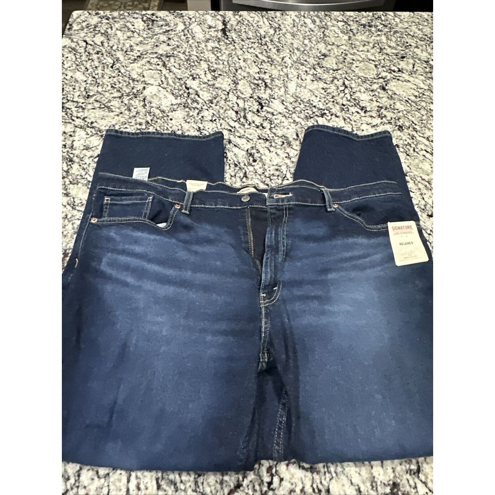 New With Tag Levi Signature Relaxed Fit Jeans Men's Size 42 x 30 Dark Blue Wash - Picture 6 of 11
